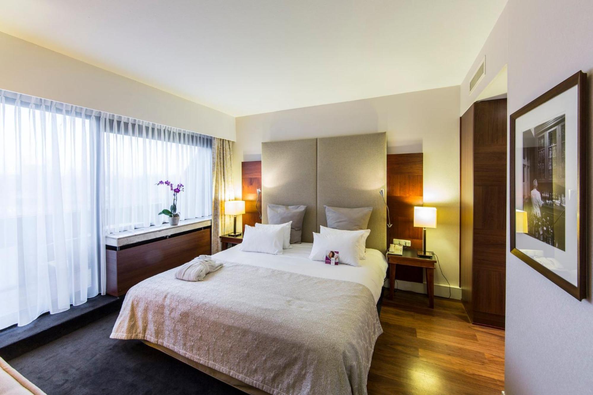 Crowne Plaza Maastricht By Ihg Hotel Exterior photo